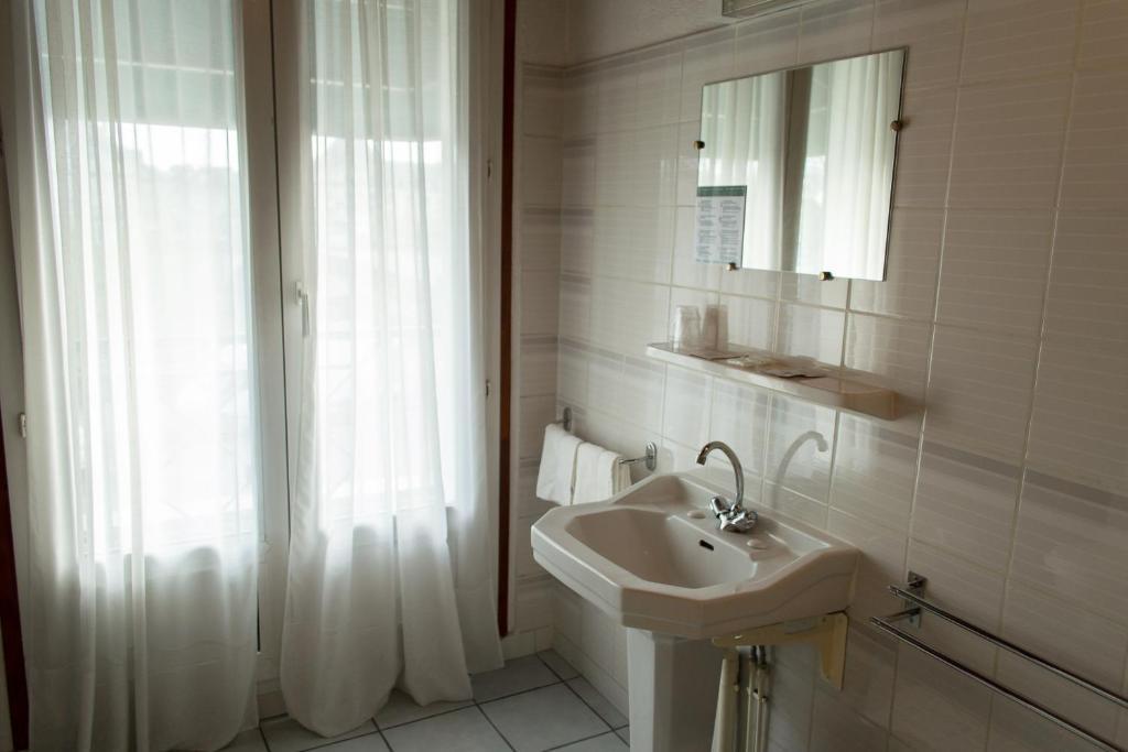 Hotel De Flandre Compiegne Room photo