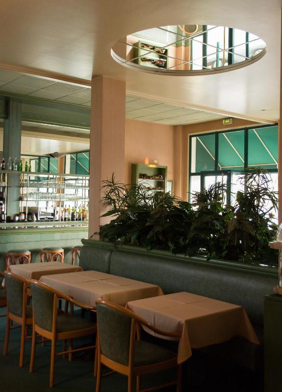 Hotel De Flandre Compiegne Exterior photo